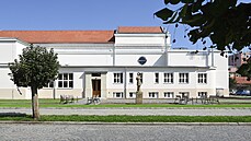 Proměnou prošlo i okolí budovy, které esteticky koresponduje se stylem a geniem... Proměnou prošlo i okolí budovy, které esteticky koresponduje se stylem a geniem...