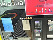 Parkovací automat působí, jako by byl v provozu.
