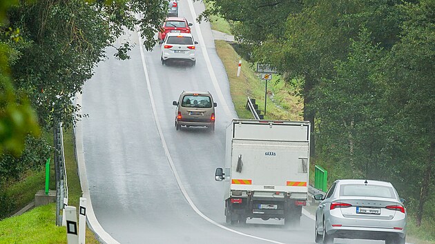 Dolní Lhotou na Jindřichohradecku denně projede až 15 tisíc vozidel.