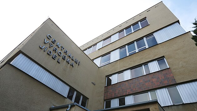 Bývalá centrální vývařovna v Plzni na Borech, která v době své největší slávy připravovala pro Škodováky tisíce jídel denně. (25. 8. 2021)