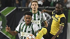 Ryan Mmaee z Ferencvárose (vlevo) a Elia Meschack z Young Boys Bern. Ryan Mmaee z Ferencvárose (vlevo) a Elia Meschack z Young Boys Bern.