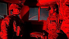 Američtí vojáci střeží kábulské letiště v Afghánistánu. Bombové útoky urychlily... | na serveru Lidovky.cz | aktuální zprávy