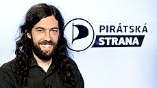 Hostem Rozstelu je Mikulá Ferjeník, lídr kandidátky Pirát v Pardubickém...