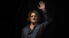 Mezinárodní Filmový Festival Karlovy Vary přivítal herce Johnyho Deppa. Do... Mezinárodní Filmový Festival Karlovy Vary přivítal herce Johnyho Deppa. Do...