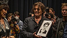 Mezinárodní Filmový Festival Karlovy Vary přivítal herce Johnyho Deppa. Do... Mezinárodní Filmový Festival Karlovy Vary přivítal herce Johnyho Deppa. Do...