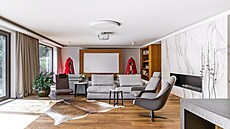 Chytré řešení sezení v tzv. mezizóně tvoří chaise longue Helen a otočná... Chytré řešení sezení v tzv. mezizóně tvoří chaise longue Helen a otočná...