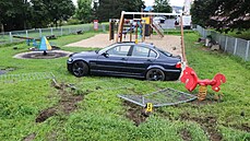Rychlá jízda mohla mít fatální následky. Řidič v Tachově po nezvládnutí zatáčky... Rychlá jízda mohla mít fatální následky. Řidič v Tachově po nezvládnutí zatáčky...