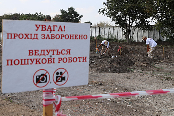 V ukrajinské Odse odkryli masový hrob, zejm z doby stalinských istek. (30....