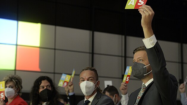 Zprava předseda Starostů a nezávislých Vít Rakušan a předseda Pirátů Ivan Bartoš na republikovém sněmu STAN, 31. srpna 2021 v Praze.