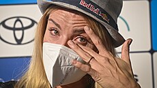 Plážová volejbalistka Markéta Nausch Sluková si utírá slzy na tiskové... Plážová volejbalistka Markéta Nausch Sluková si utírá slzy na tiskové...