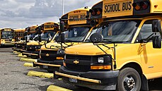 Seřazené školní autobusy v montanském městě Helena. (20. srpna 2021) Seřazené školní autobusy v montanském městě Helena. (20. srpna 2021)