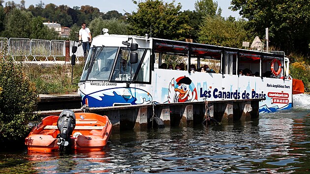 Obojiveln autobus jmnem Marcel le Canard (Kachna Marcel) bhem prohldky Pae ve Francii (25. srpna 2021)