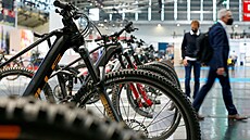 Expozice jízdních kol na autosalonu v Mnichov