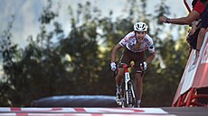 Clément Champoussin z AG2R se blíží do cíle a vítězí ve 20. etapě letošní... Clément Champoussin z AG2R se blíží do cíle a vítězí ve 20. etapě letošní...