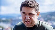 Premiérův syn Andrej dorazil na předvolební kampaň svého otce. (2. září 2021) Premiérův syn Andrej dorazil na předvolební kampaň svého otce. (2. září 2021)