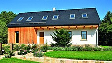 I stylovou chalupu mohou zdobit betonové střešní tašky Tegalit STAR s rovným... I stylovou chalupu mohou zdobit betonové střešní tašky Tegalit STAR s rovným...