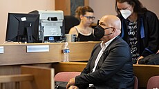 Bývalý obchodní ředitel Pražských služeb Tomáš Kolinger u Městského soudu v... Bývalý obchodní ředitel Pražských služeb Tomáš Kolinger u Městského soudu v...
