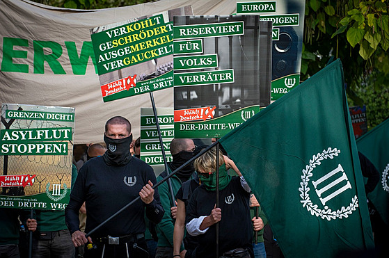 Na shromádní pravicov extremistické strany Tetí cesta v Plavnu (Plauen) se...