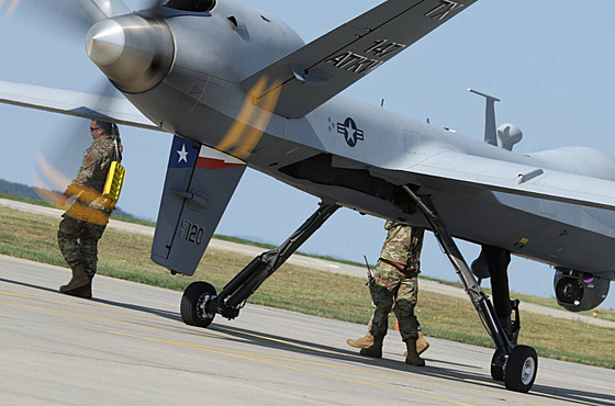 Americký dron MQ-9 Reaper na cviení Ample Strike v záí 2021.