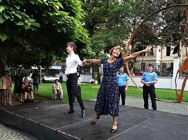 <p>Již po deváté se setkali senioři ve Villa Pellé na festivalu tance, hudby, divadla a pohybu. Přizvaní odborníci poradili s módou, životosprávou, kondičním cvičením a policie předvedla jak lépe ochránit své domovy.
Akce: Fresh Senior Festival (9. roč