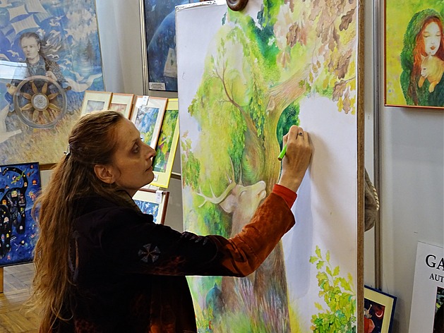 <p>Evolution festival na Holešovickém výstavišti nabízí trendy a inspirace pro všechny zájemce o zdravý životní styl i osobní rozvoj. Kvalitní bio potraviny, ochutnávky i odborné přednášky a workshopy, zdravotní poradna pro zdravé tělo i duši a také ukázk