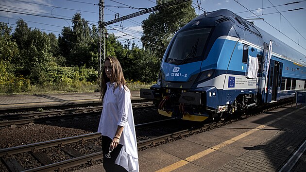 Nová vlaková souprava, která začne jezdit mezi Ostravou, Frýdkem-Místkem,... Nová vlaková souprava, která začne jezdit mezi Ostravou, Frýdkem-Místkem,...