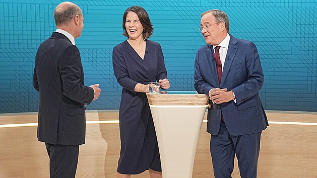 V nedln volebn debat tentokrt vrazn osteji vystupoval kanclsk kandidt nmeck konzervativn unie CDU/CSU Armin Laschet. (12. z 2021)