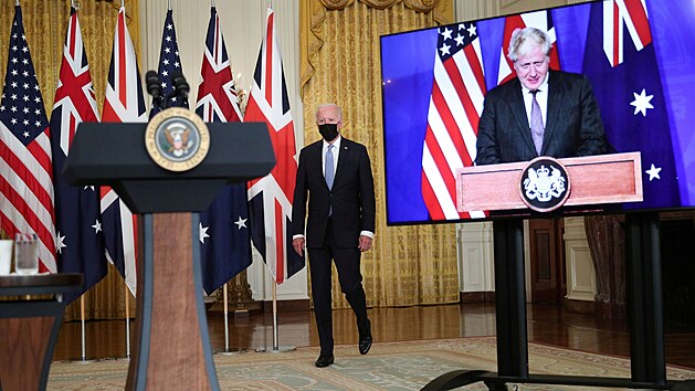 Americk prezident Joe Biden, britsk premir Boris Johnson a australsk premir Scott Morrison ve stedu vydali spolen prohlen ke startu novho bezpenostnho partnerstv. (16. z 2021)