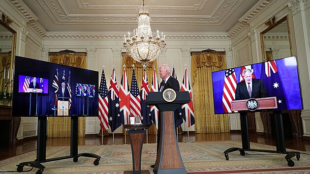 Americk prezident Joe Biden, britsk premir Boris Johnson a australsk premir Scott Morrison ve stedu vydali spolen prohlen ke startu novho bezpenostnho partnerstv. (16. z 2021)