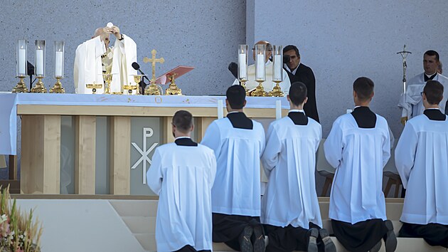 Pape Frantiek vyzval vc v kzn na mi v atn k dialogu a solidrnosti. Bohosluby pi pleitosti svtku slovensk patronky Panny Marie Sedmibolestn vyvrcholila jeho tydenn nvtva Slovenska. (15. z 2021)