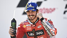 Francesco Bagnaia na pódiu oslavuje vítězství ve Velké ceně Aragonie ve třídě... Francesco Bagnaia na pódiu oslavuje vítězství ve Velké ceně Aragonie ve třídě...
