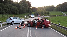 Auta se srazila v táhlé zatáčce pod Libínským Sedlem. Auta se srazila v táhlé zatáčce pod Libínským Sedlem.