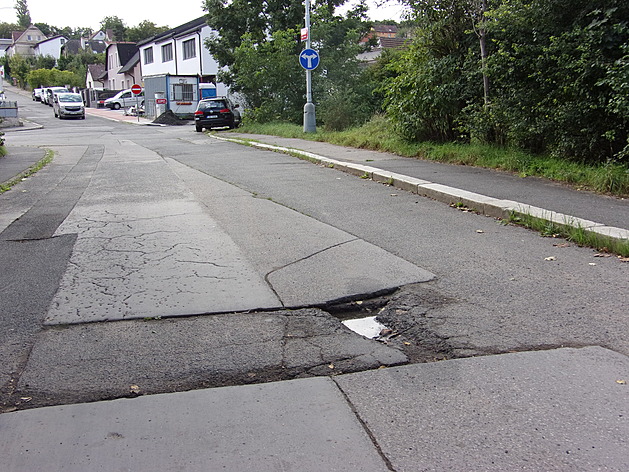 <p>Zajímavá i "podezřelá" údržba ulice.</p>