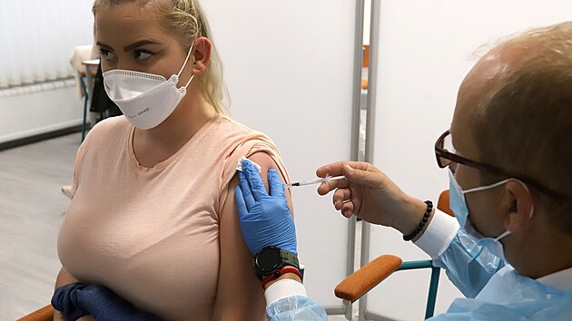 Očkování středoškoláků ve slovenském Zvolenu (17. září 2021) | na serveru Lidovky.cz | aktuální zprávy Očkování středoškoláků ve slovenském Zvolenu (17. září 2021) | na serveru Lidovky.cz | aktuální zprávy