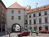 Počátky Měnínské brány se datují do 13. století, kdy byla součástí městských... Počátky Měnínské brány se datují do 13. století, kdy byla součástí městských...