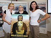 Autorka knižní předlohy Petra Procházková (vlevo), režisérka Michaela... Autorka knižní předlohy Petra Procházková (vlevo), režisérka Michaela...