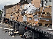 Nehoda dvou kamionů na D8 za Prahou (20. 9. 2021) Nehoda dvou kamionů na D8 za Prahou (20. 9. 2021)