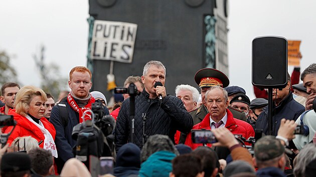 Komunist v Rusku demonstruj proti vsledkm voleb. (25. z 2021)