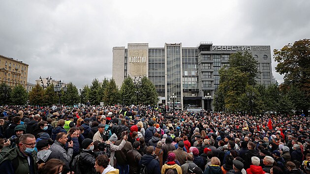 Komunist v Rusku demonstruj proti vsledkm voleb. (25. z 2021)