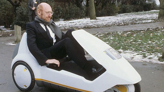 Sir Clive Sinclair pi prezentaci svho vtvoru vlednu 1985.
