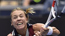 Anett Kontaveitová z Estonska ve finále Ostrava Open proti Marii Sakkariové z...