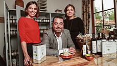 Firmu Lozano Červenka vede rodinná i podnikatelská trojice. Zleva Eva Lozano... Firmu Lozano Červenka vede rodinná i podnikatelská trojice. Zleva Eva Lozano...