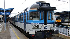 Z vlaku jedoucího z Mikulova do Břeclavi vypadl 22. září 2021 průvodčí. Na... Z vlaku jedoucího z Mikulova do Břeclavi vypadl 22. září 2021 průvodčí. Na...