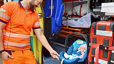 Záchranáři pomohli nedočkavé holčičce na svět ještě před příjezdem do... Záchranáři pomohli nedočkavé holčičce na svět ještě před příjezdem do...
