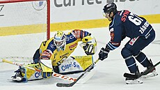 Zlínský brankář Libor Kašík a Tomáš Záborský z Liberce. Zlínský brankář Libor Kašík a Tomáš Záborský z Liberce.