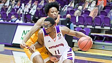Jamaure Gregg (u míče) v dresu Northwestern State University Jamaure Gregg (u míče) v dresu Northwestern State University