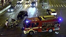 Nehoda automobilu a dvou chodců na křižovatce ulic Argentinská a Plynární v... Nehoda automobilu a dvou chodců na křižovatce ulic Argentinská a Plynární v...