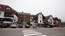 Harrachov si na začátku třetího tisíciletí vysloužil přezdívku Apartmánov. Harrachov si na začátku třetího tisíciletí vysloužil přezdívku Apartmánov.