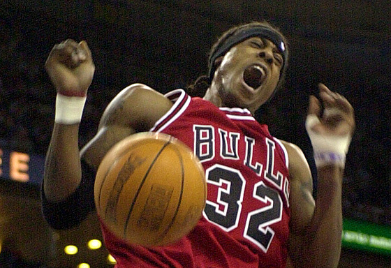 Eddie Robinson v roce 2003 zasmeoval jako hrá Chicago Bulls.