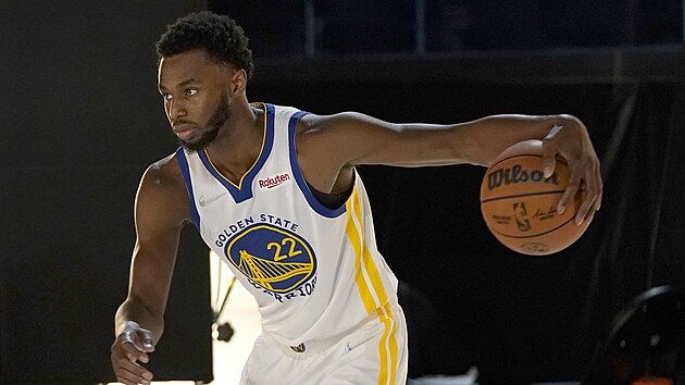 Andrew Wiggins z Golden State Warriors pózuje na oficiální fotografie. | na serveru Lidovky.cz | aktuální zprávy Andrew Wiggins z Golden State Warriors pózuje na oficiální fotografie. | na serveru Lidovky.cz | aktuální zprávy